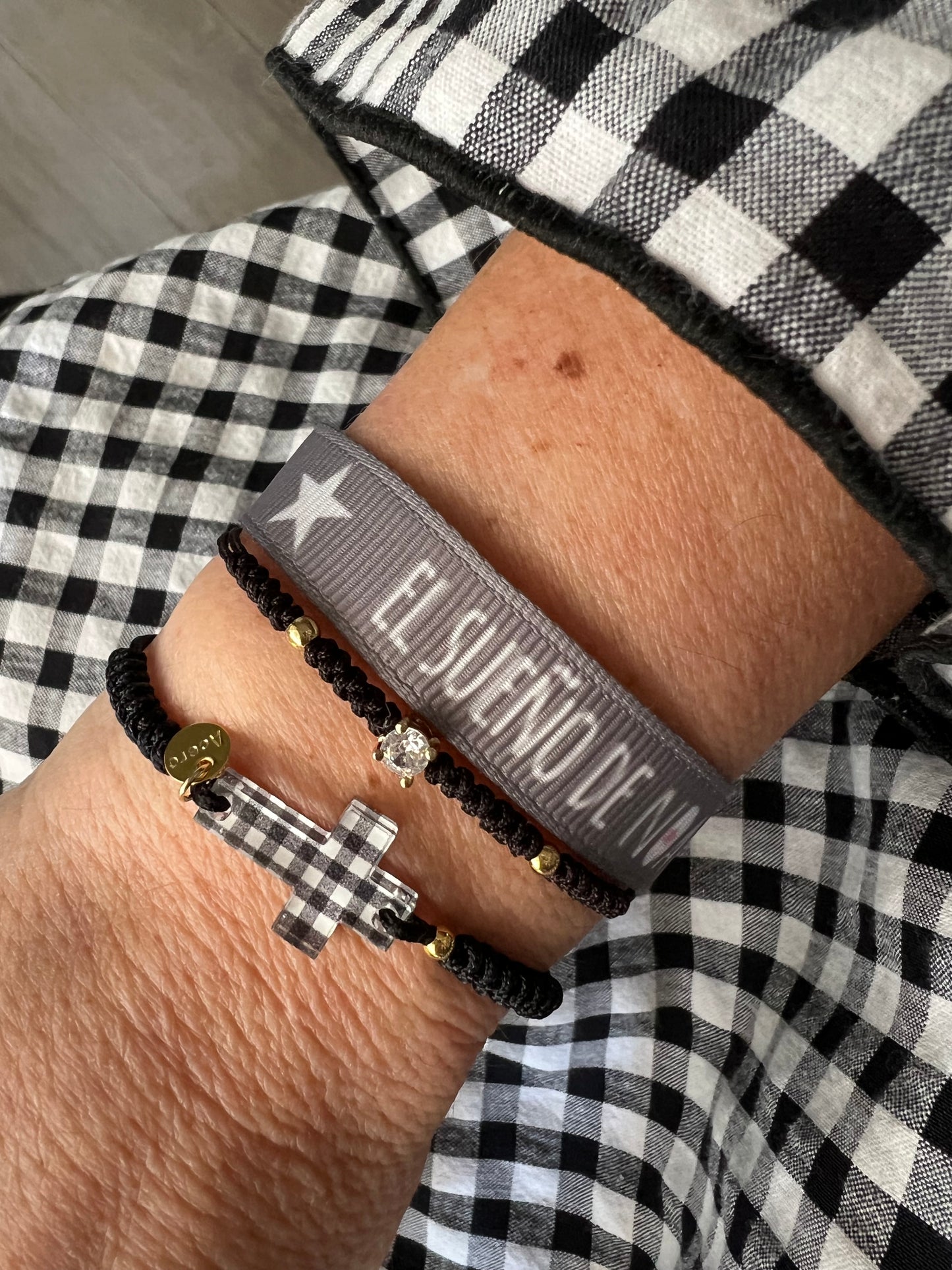 Pulsera cruz Vicky